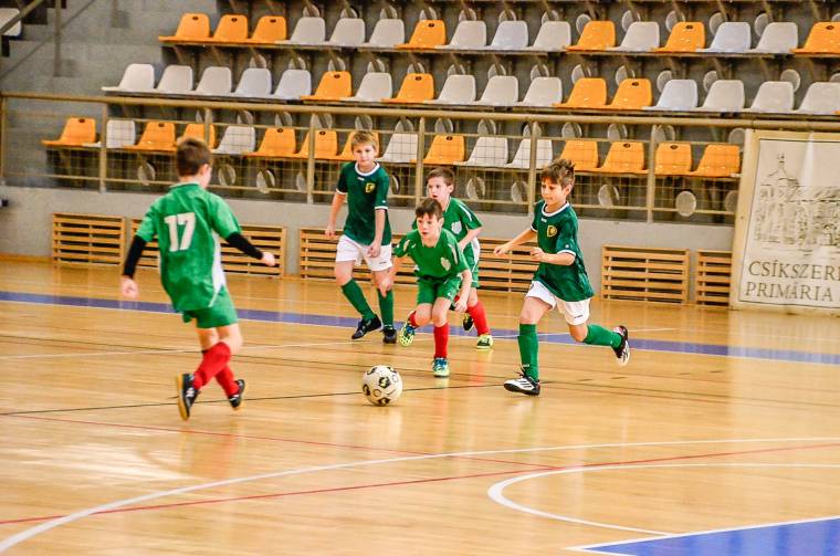 Ötből három korcsoportban az FK nyert