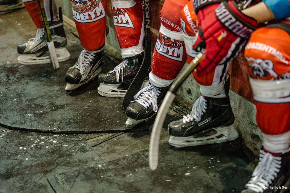 Új logóval indul az új klub. Várják a pályamunkákat. Archív •  Fotó: Gecse Noémi