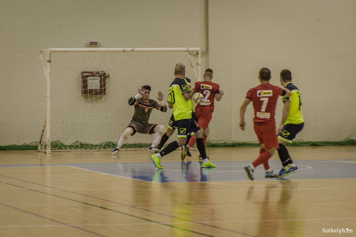 &bullet;  Fotó: Pinti Attila