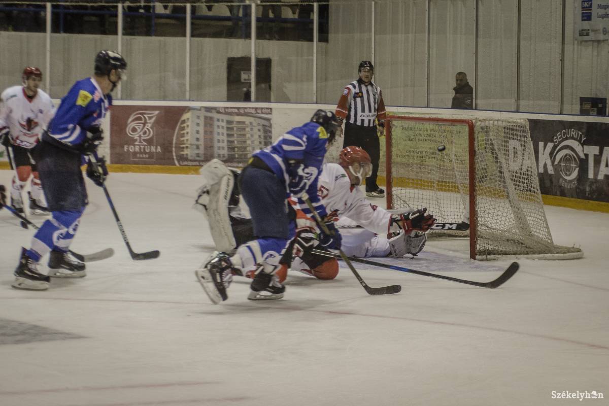 &bullet;  Fotó: Pinti Attila