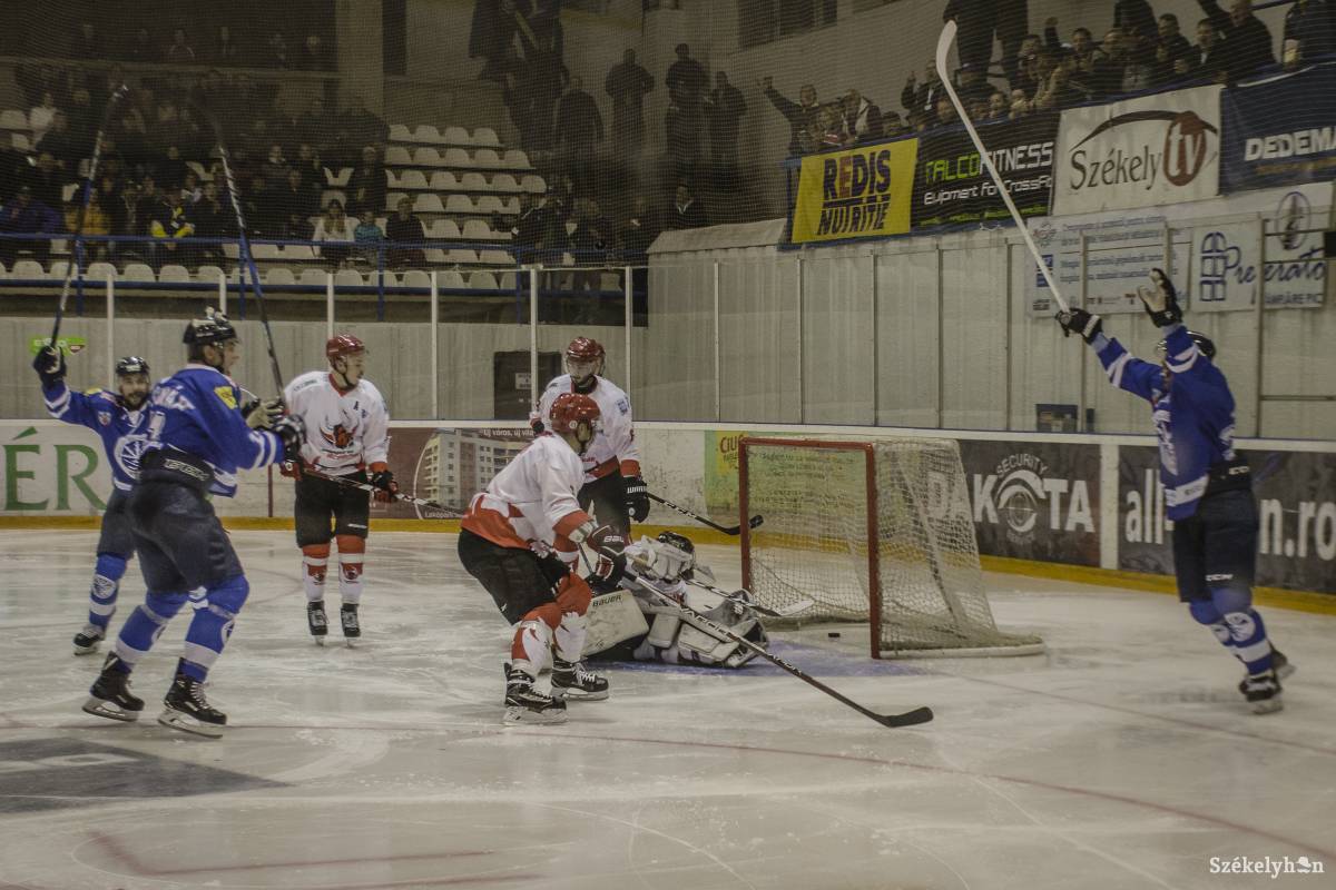 &bullet;  Fotó: Pinti Attila