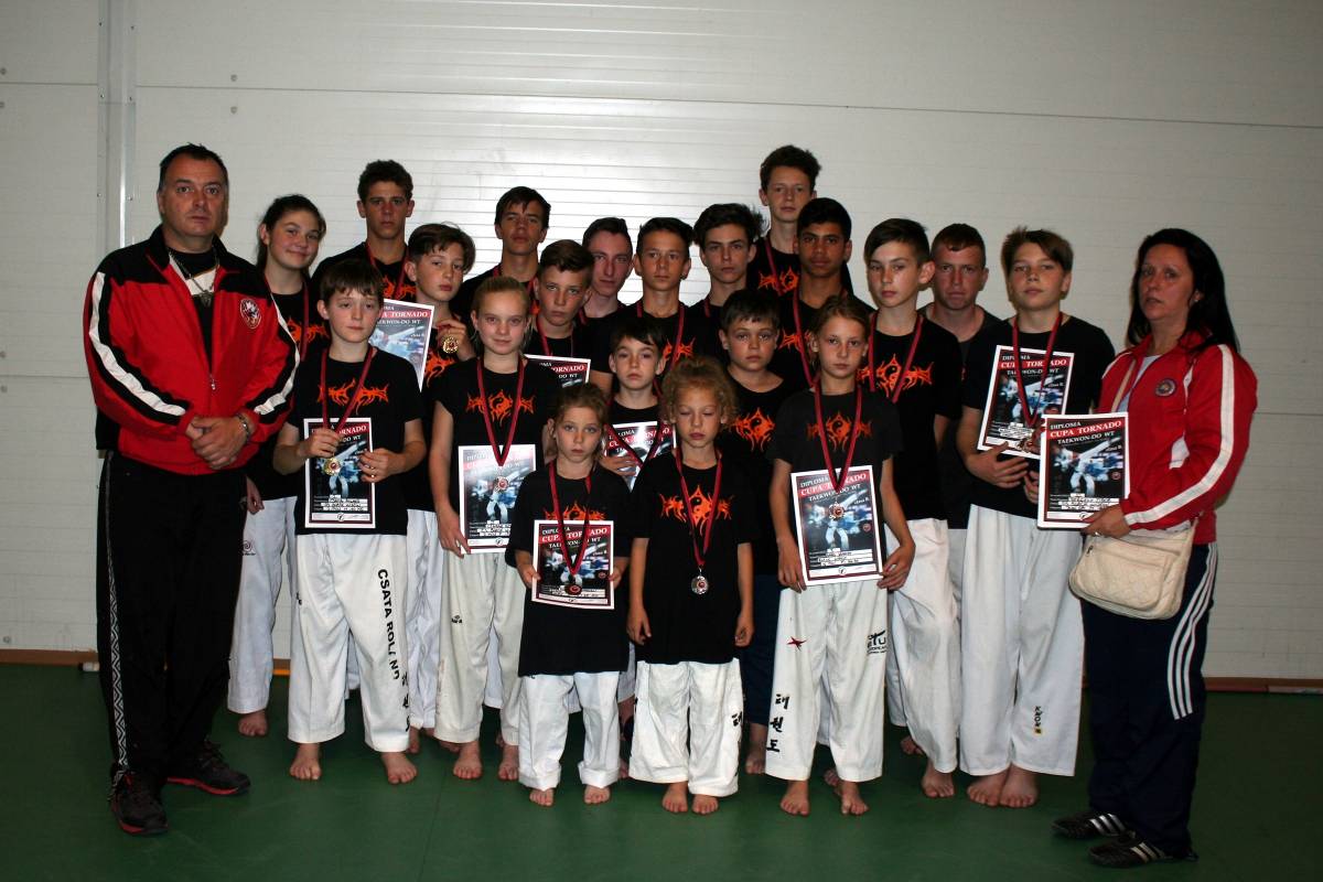 A Blackwidow érmes sportolói, balról Péter Balázs &bullet;  Fotó: Blackwidow Sportklub