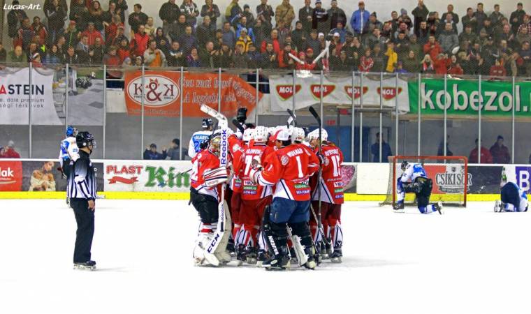 Bemutatta első lemezét Udvarhelyen a Dream­land Re­si­dents gyergyói zenekar