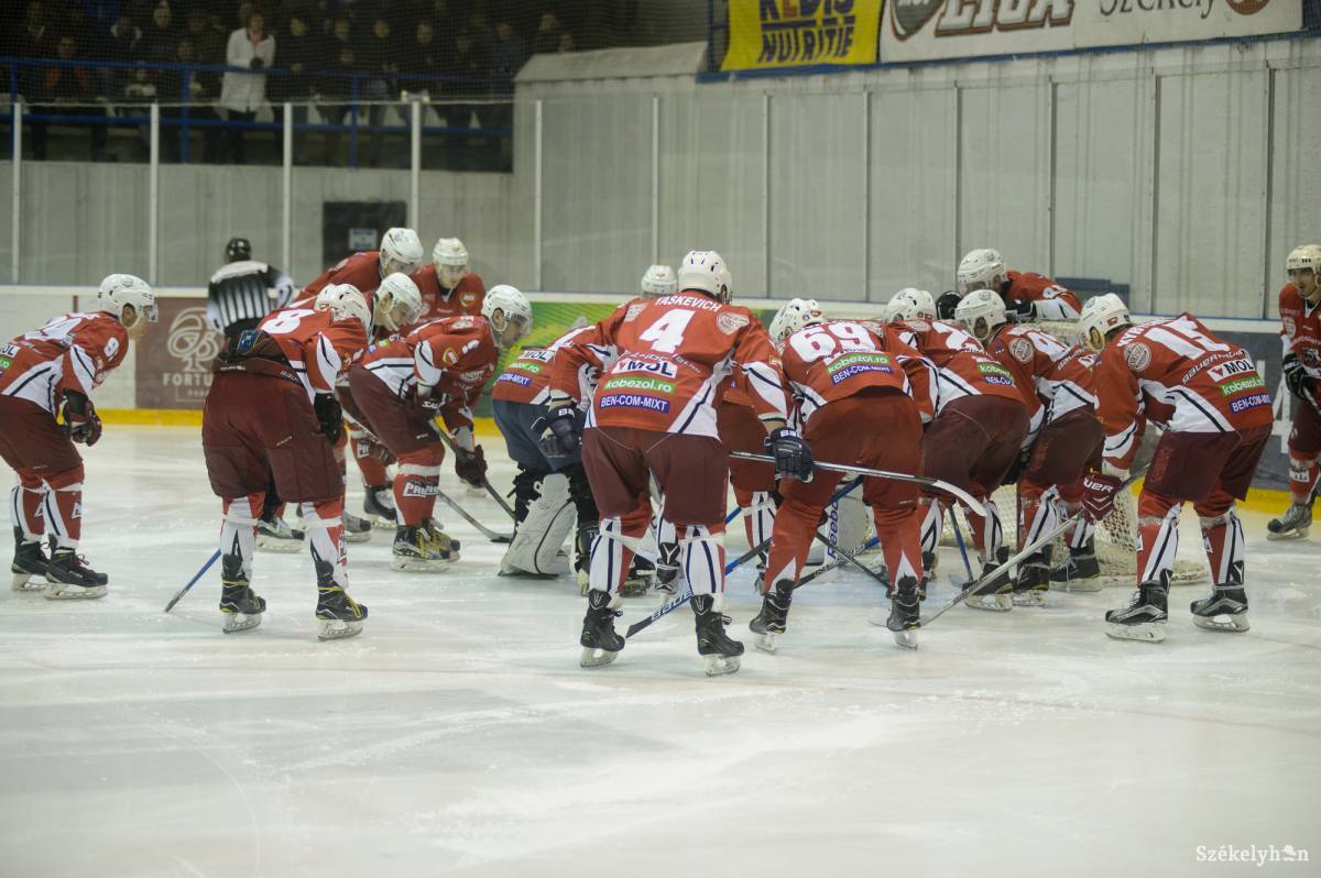Minden játékossal leülnek tárgyalni a klub vezetői •  Fotó: Barabás Ákos