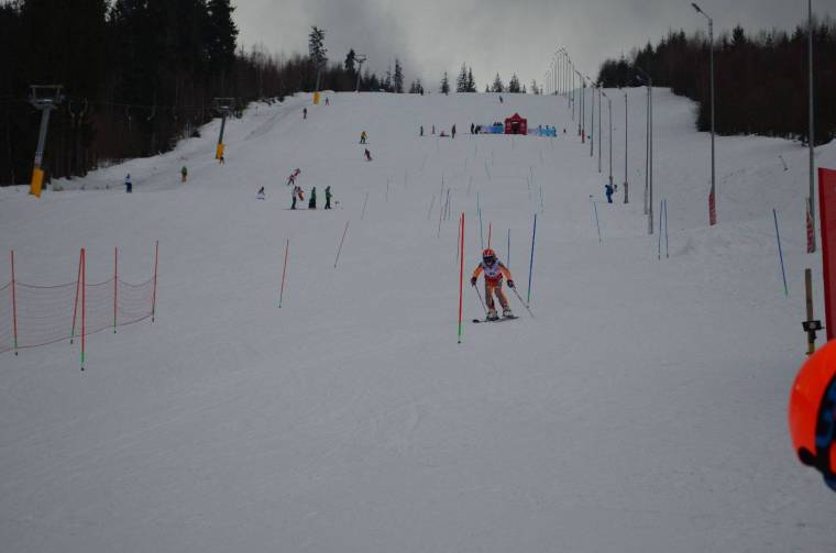 Dornavátrán versenyeztek a kis csíki sízők