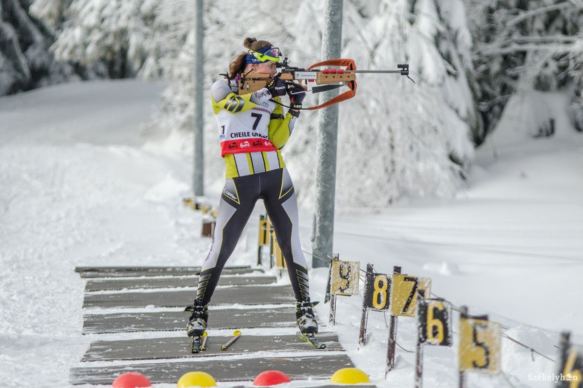 András Vivien a lőtéren. Akárcsak vetélytársainak, neki is nehéz volt eltalálni a célt &bullet;  Fotó: Pinti Attila