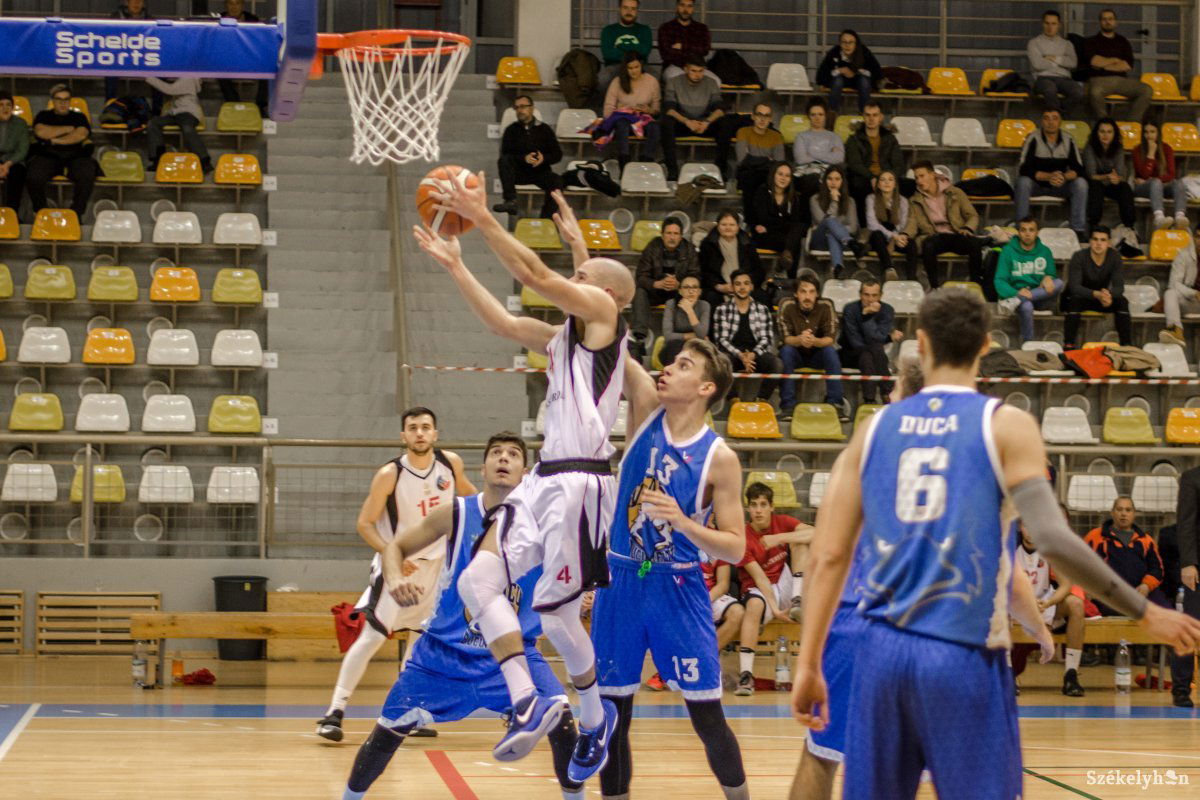 &bullet;  Fotó: Pinti Attila