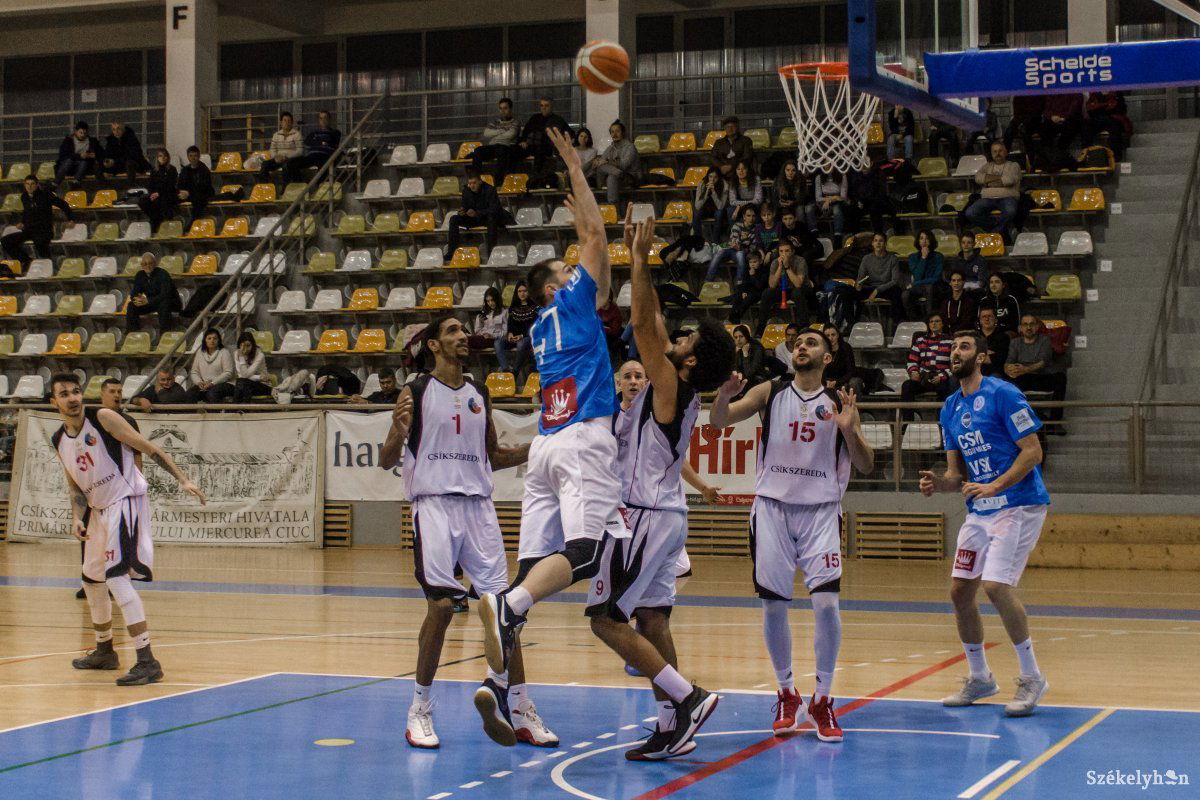 &bullet;  Fotó: Pinti Attila