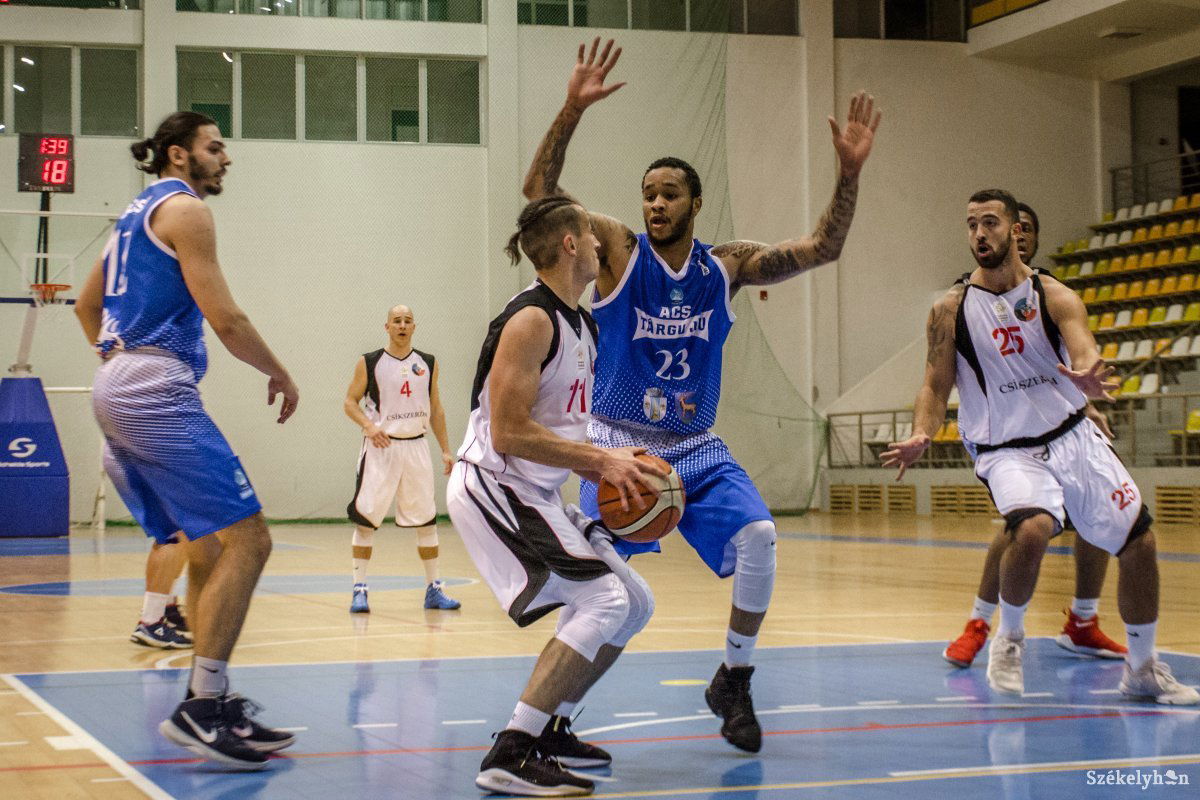 &bullet;  Fotó: Pinti Attila