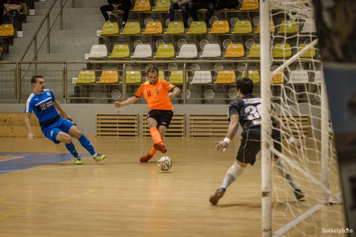 &bullet;  Fotó: Pinti Attila