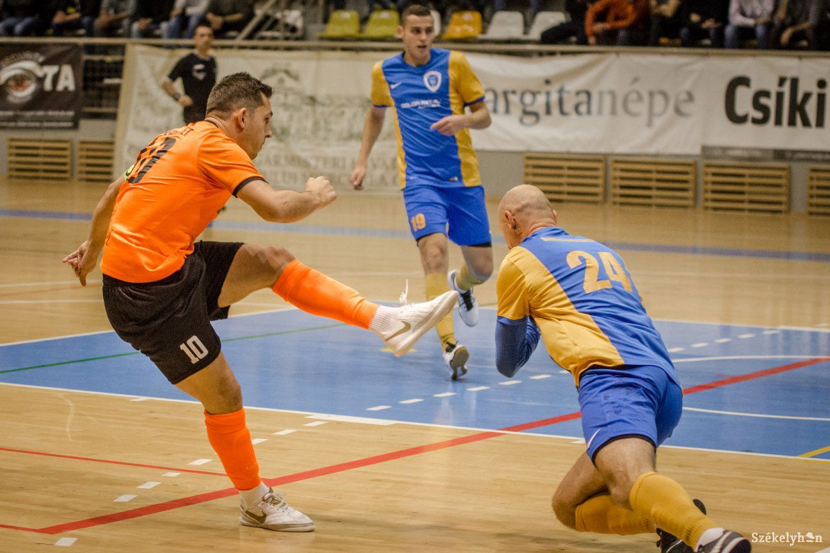 &bullet;  Fotó: Pinti Attila