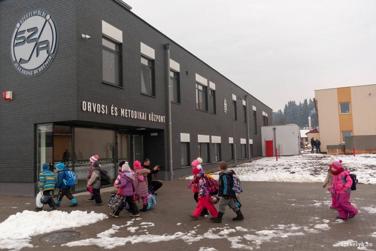 A sport identitásformáló szerepe. Kelemen Hunor szerint az ilyen létesítmények segítik Székelyföld megerősítését • Fotó: Gábos Albin