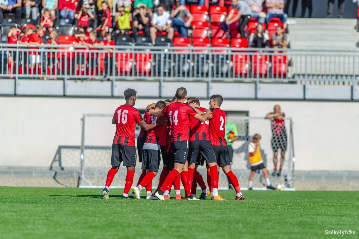 A következő szezontól már a másodosztályban kell helytállnia az FK-nak •  Fotó: Gecse Noémi