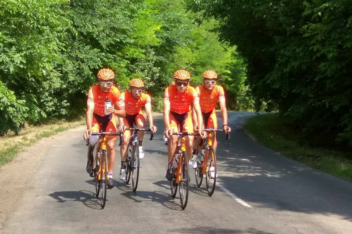 Edzésben. Keményen készülnek a megmérettetésre a csíki csapat kerékpárosai &bullet;  Fotó: Facebook/Team Novák