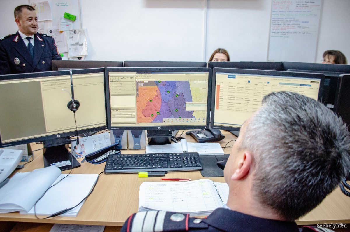 Megfelelő körülmények között dolgozhatnak a bevetési központban •  Fotó: Gecse Noémi