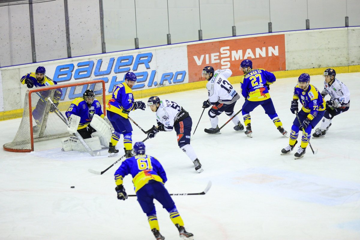 •  Fotó: Alexandra Sanpetru