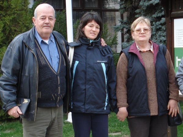 Stáhl Katalin férjével és Krisztina lányával •  Fotó: Vívómúzeum