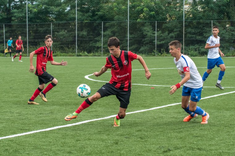 Futballkapcsolatok járványidőben: korlátozások között is életben tartják a határokon átívelő szakmai munkát