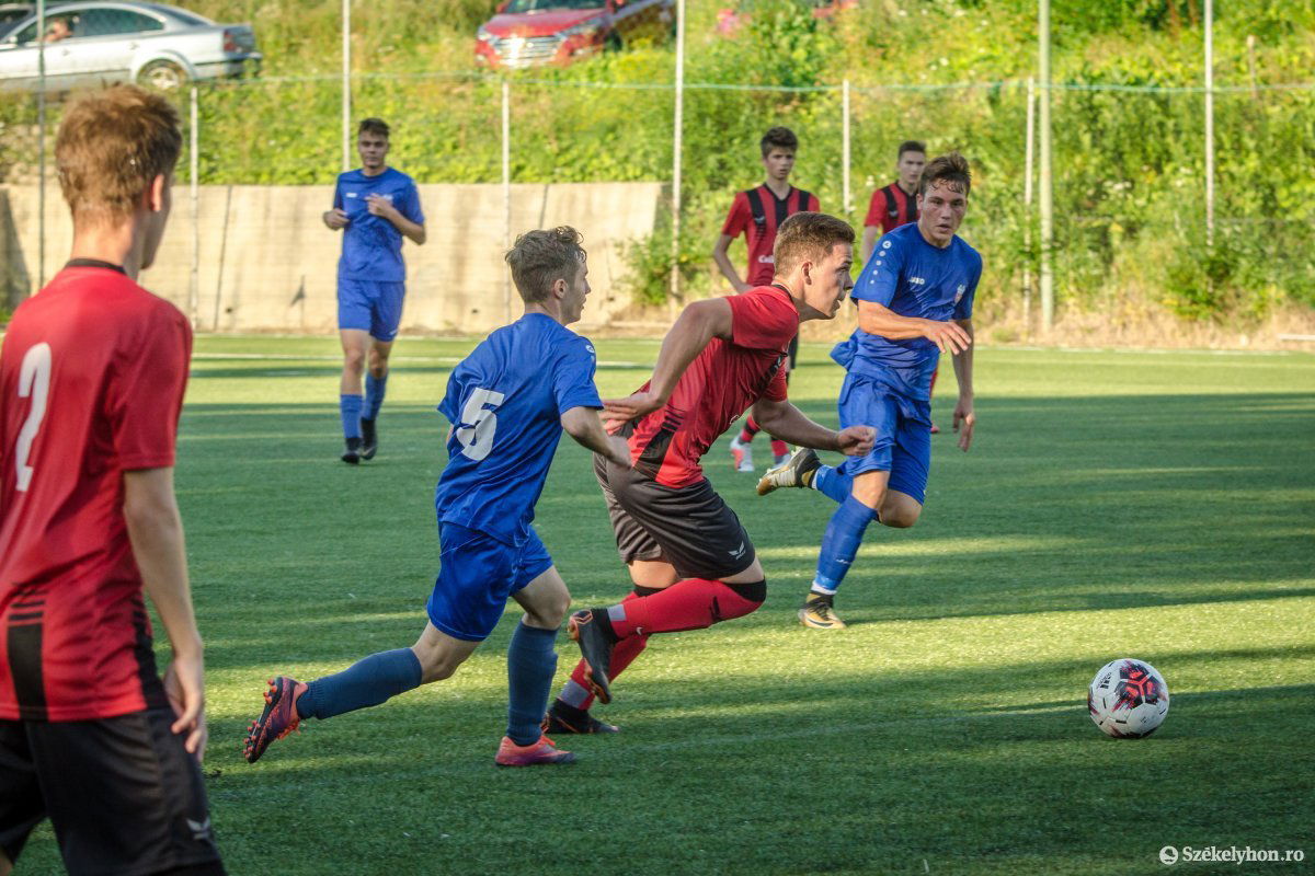 FK Csíkszereda–Bukaresti CSA Steaua U17 •  Fotó: Pinti Attila