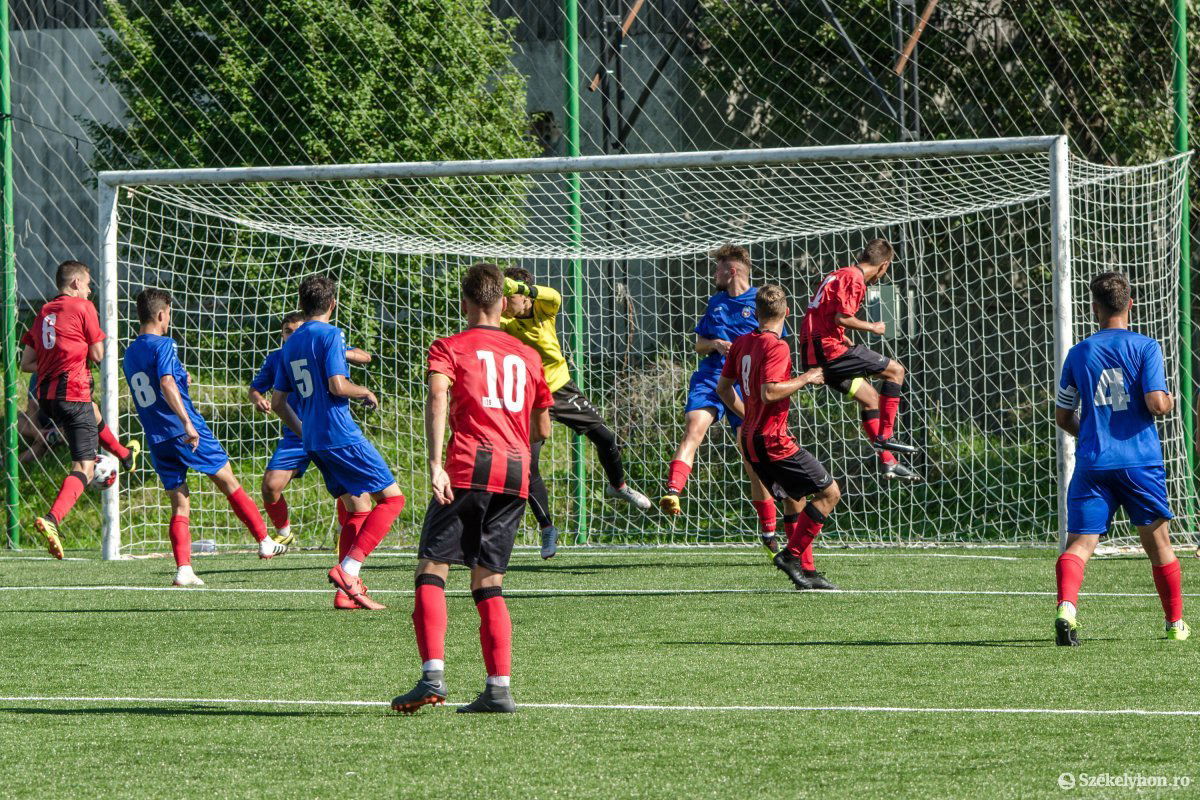 FK Csíkszereda–Bukaresti CSA Steaua U19 •  Fotó: Pinti Attila