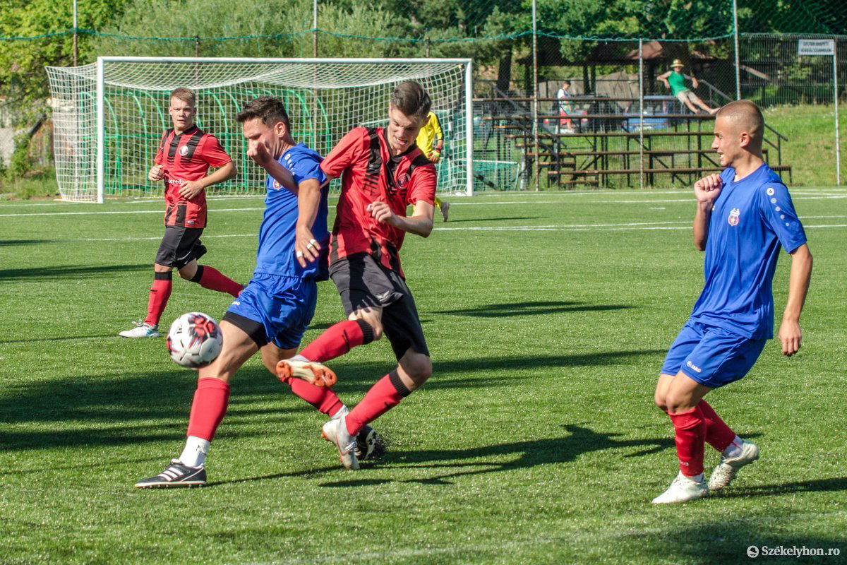 FK Csíkszereda–Bukaresti CSA Steaua U19 •  Fotó: Pinti Attila