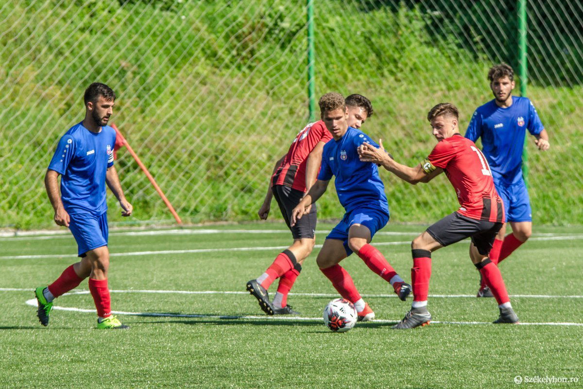 FK Csíkszereda–Bukaresti CSA Steaua U19 •  Fotó: Pinti Attila