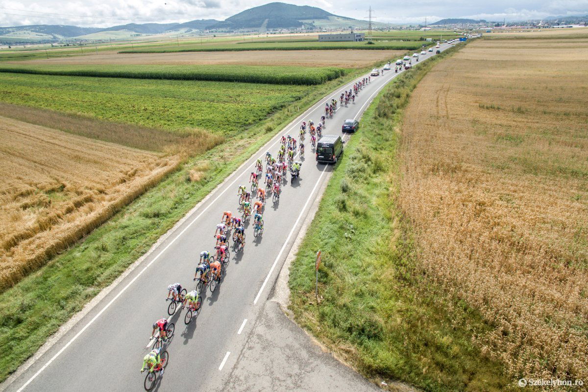 Gyönyörű helyeken haladt át a kerékpáros karaván • Fotó: Pinti Attila
