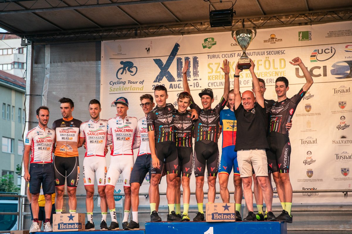 A csapatverseny díjazása &bullet;  Fotó: Halmágyi Zsolt