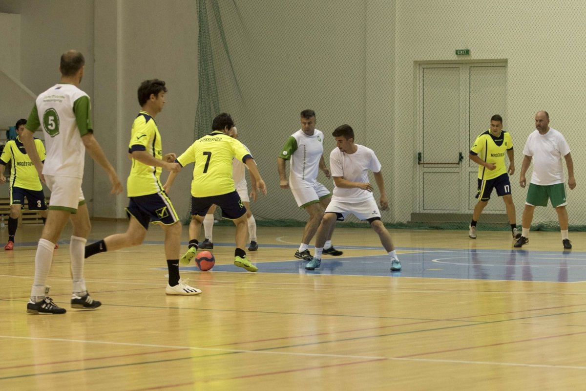 A jó kedv uralta az önkormányzati focitornát &bullet;  Fotó: Csíkszeredai Városháza