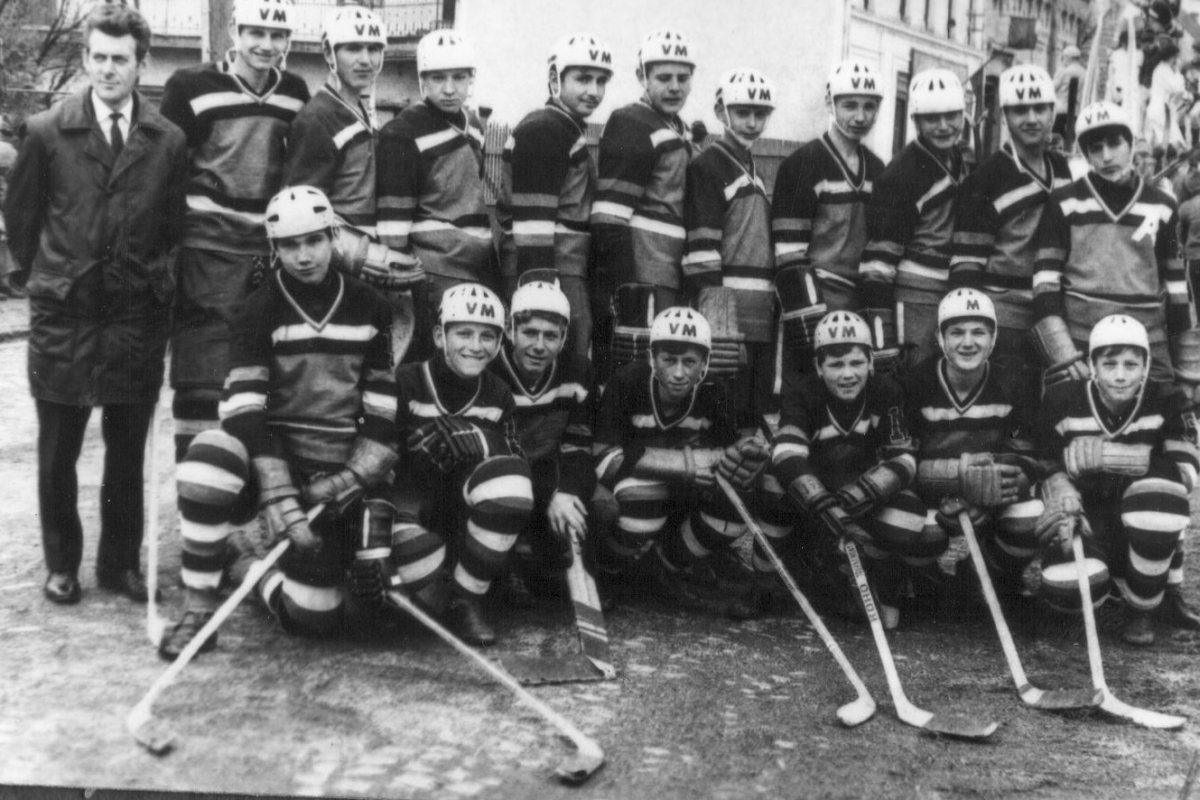 1972-ben a Mezeycsapat. Az alsó sorbanjobbról az első GálSándor •  Fotó: Saját archív gyűjtemény