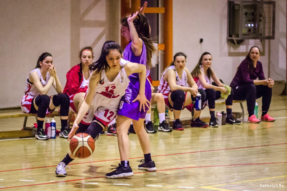 &bullet;  Fotó: Pinti Attila