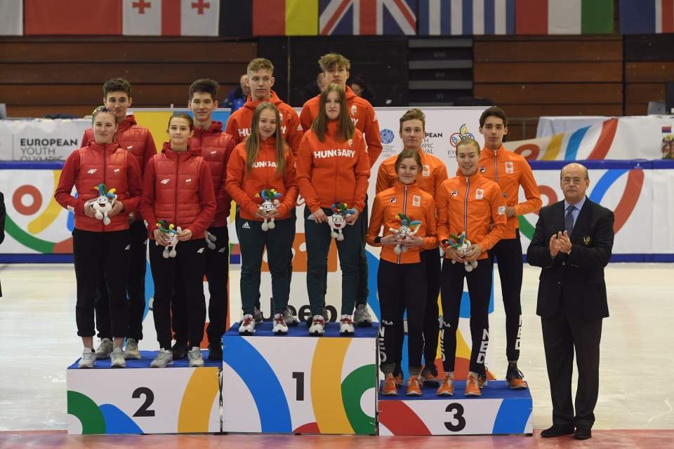 Dobogón a magyar short track vegyesváltó &bullet;  Fotó: MOB