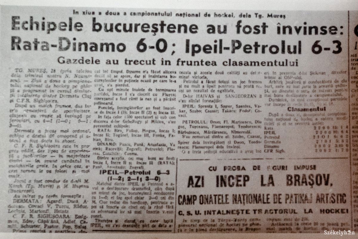 Korabeli újságcikkek az 1949-es hokibajnokságról. Boda Jenő gyűjteménye •  Fotó: Gábos Albin