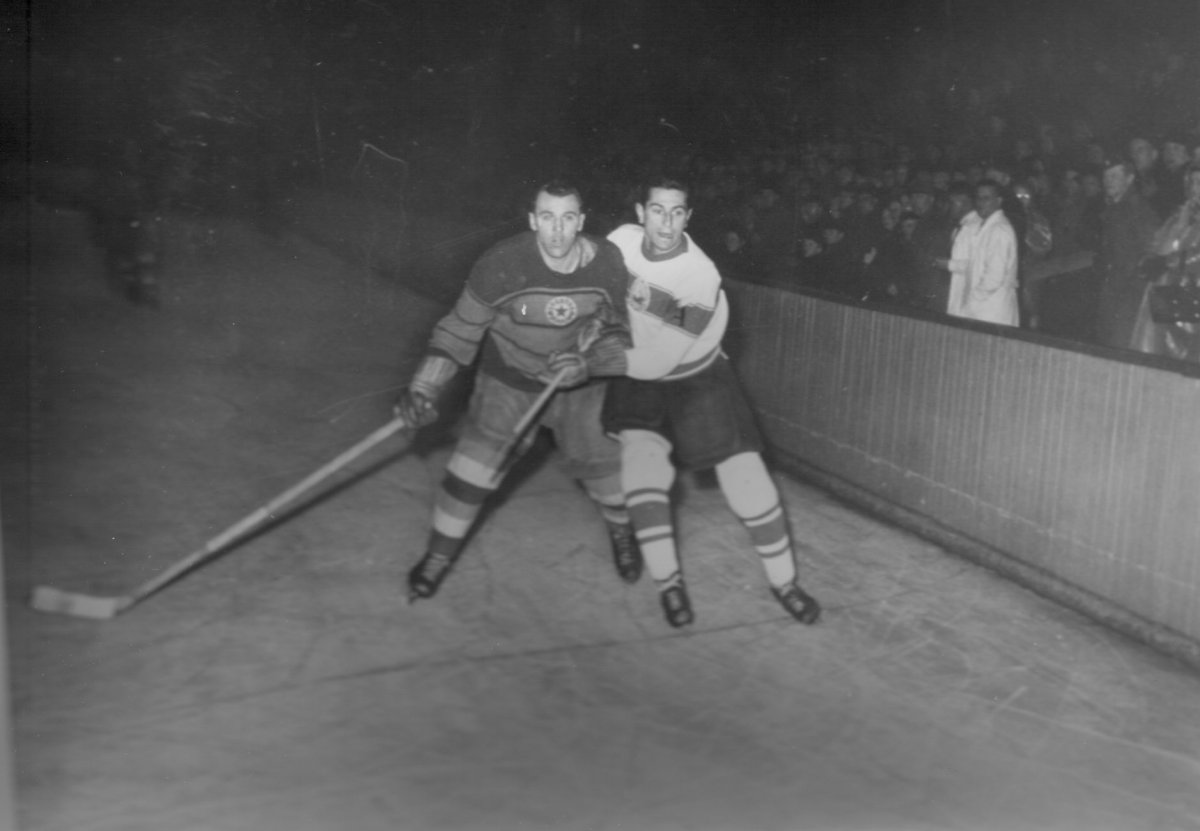 Takács István (jobbról) a román válogatott mezében, az 1950-es években 