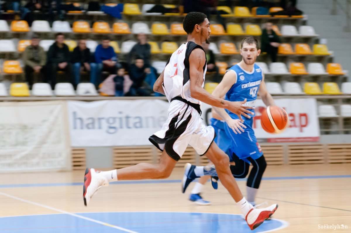 &bullet;  Fotó: Gábos Albin