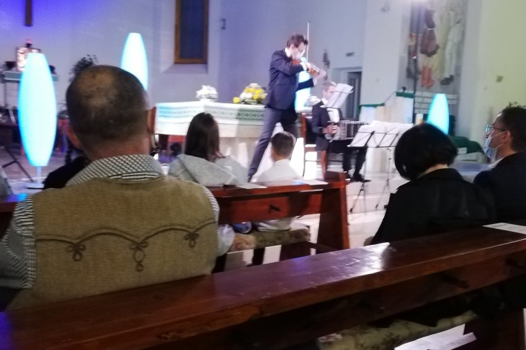 Felejthetetlen hegedűkoncert volt Gyimesbükkben