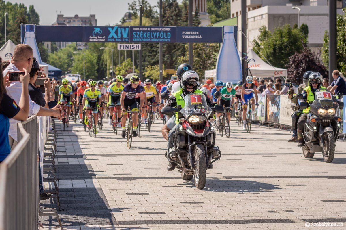 &bullet;  Fotó: Pinti Attila