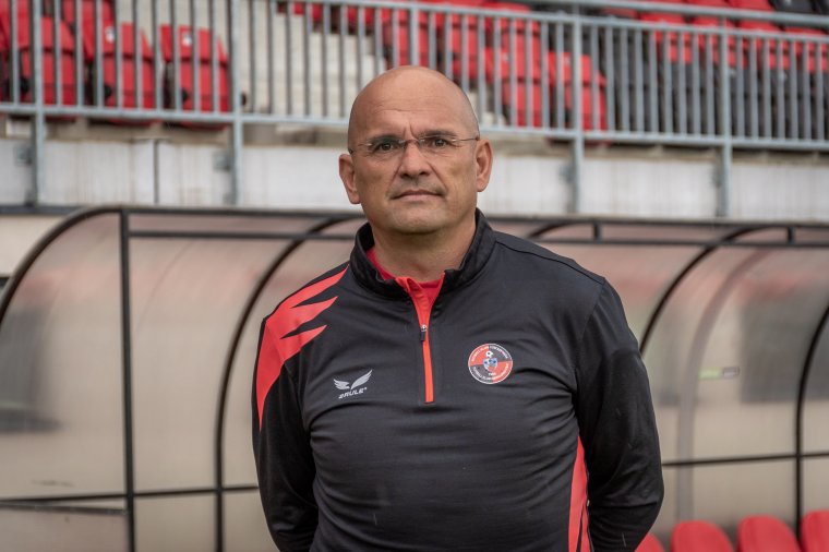 Közel ezer gyerek rúgja a labdát