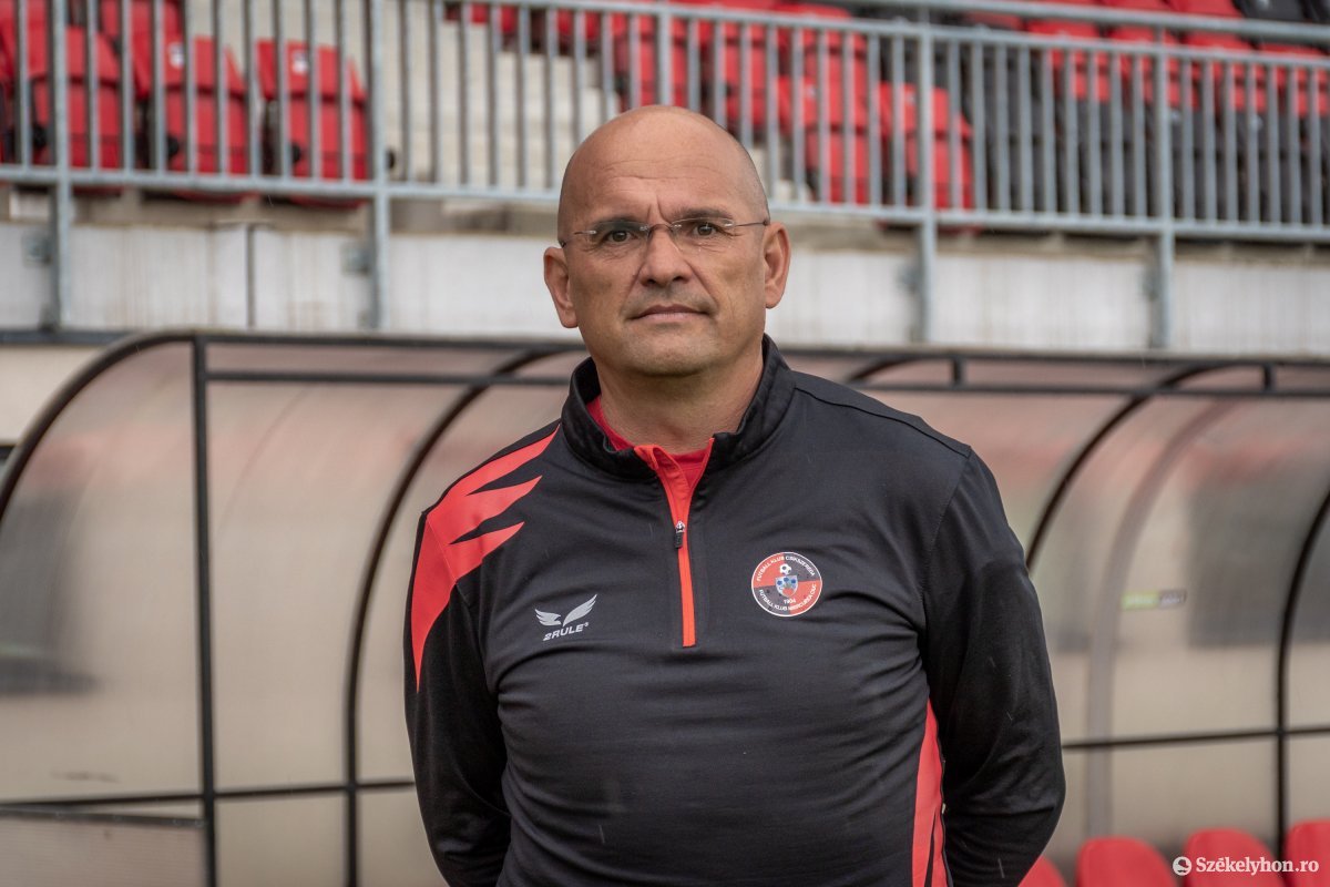 Dusinszki Zoltán közölte, hogy nagyon sok fiatal, aki korábban az akadémián nevelkedett, visszajött hozzájuk, hogy náluk szeretne dolgozni, így a klub lehetőséget biztosít nekik a fejlődésre •  Fotó: Pinti Attila