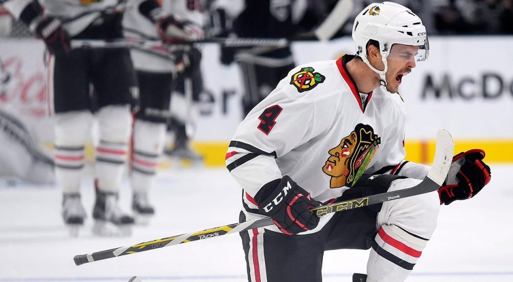 Niklas Hjalmarsson. Amikor Stanley Kupát nyert, Györgypál Kadocsát is kitüntették Eksjőben •  Fotó: sportsnet.ca
