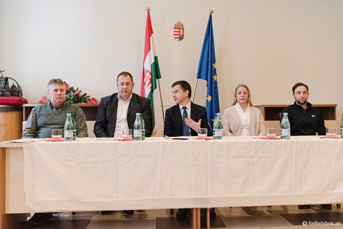 Balról jobbra: Kósa Imre, Péter Lukács, Tóth László, Tófalvi Éva és Péter Zsombor &bullet;  Fotó: Gábos Albin