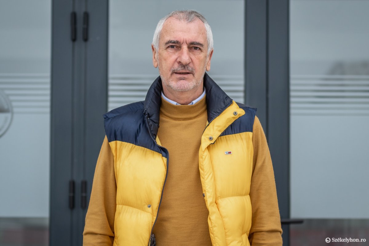 Sliviu Lung 64 évesen, látogatóban az FK Csíkszeredáná •  Fotó: Pinti Attila