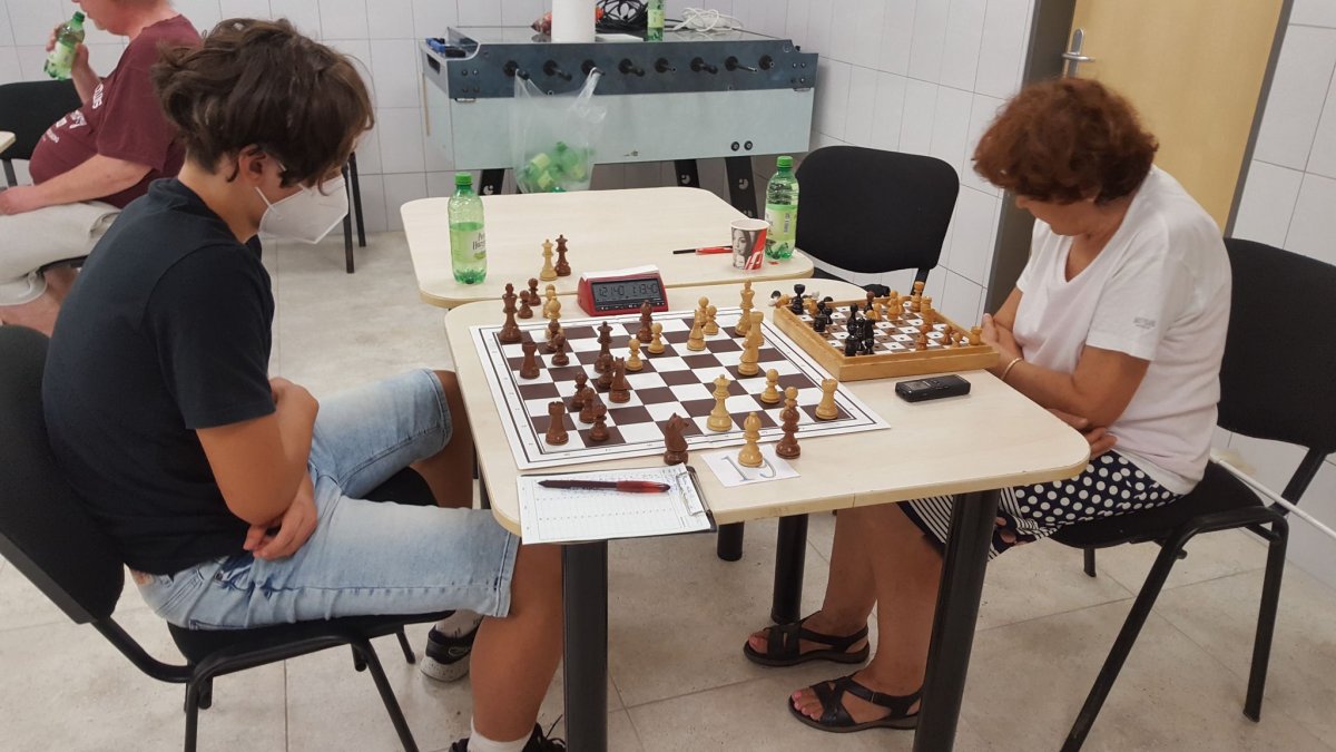 A 76 éves vak Dorina Florea legyőzte Mihai Tătart •  Fotó: Biró Zoltán