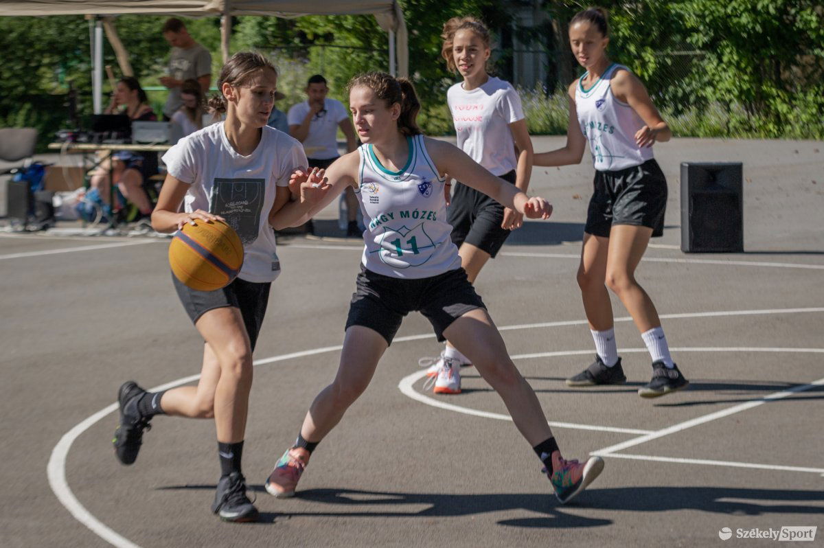 &bullet;  Fotó: Pinti Attila