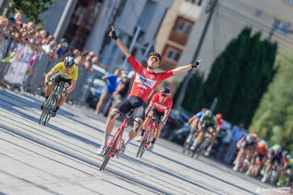 &bullet;  Fotó: Pinti Attila