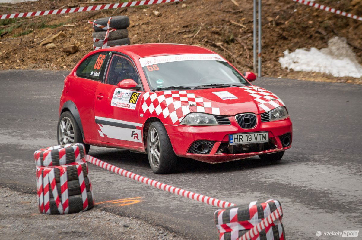 A sok versenyt megjárt Seat Ibiza tavaly áprilisban a Hargitafürdőre vezető úton megszervezett Hargita Hill Climb versenyen •  Fotó: Pinti Attila