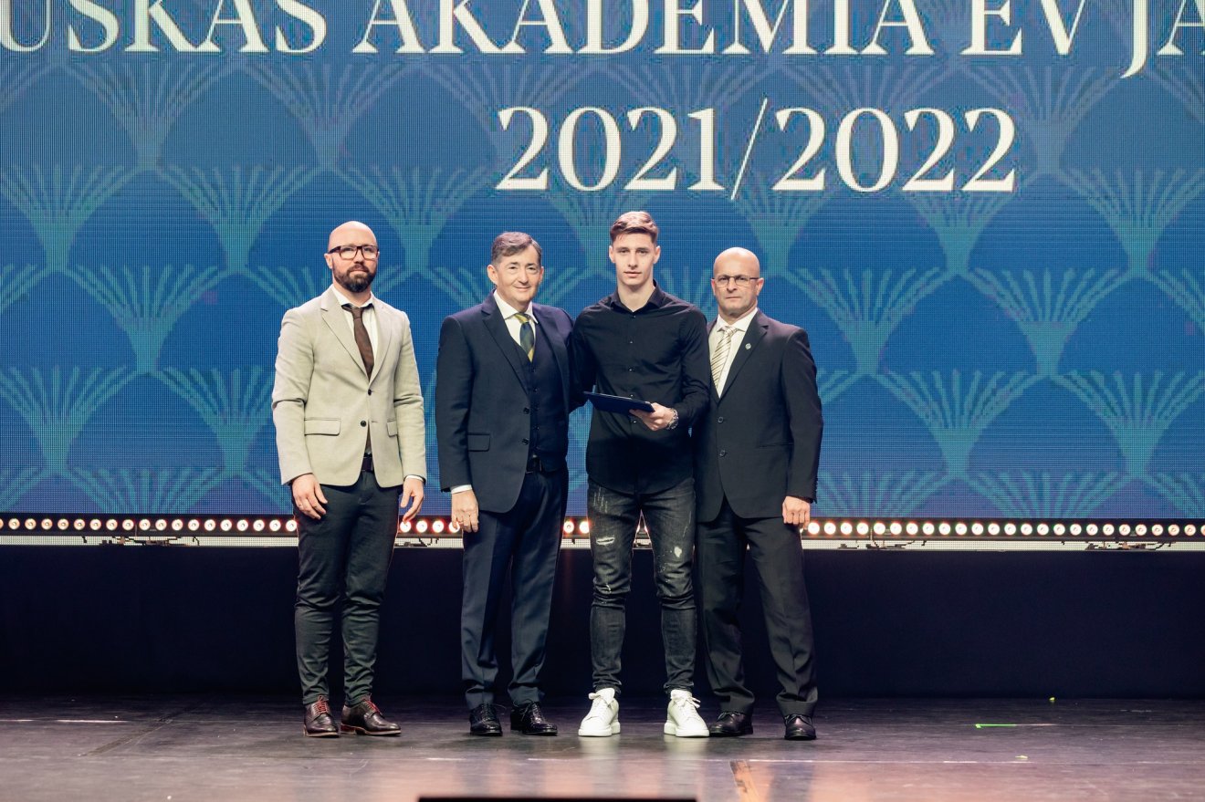 Balról jobbra:  Tóth Balázs, Mészáros Lőrinc, Marius Corbu és Liszkai Dezső •  Fotó: Forrás: Puskás Akadémia