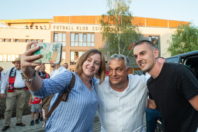 Felmérés: nem ártott különösebben a Fidesz és Orbán Viktor népszerűségének a tihanyi beszéd Erdélyben