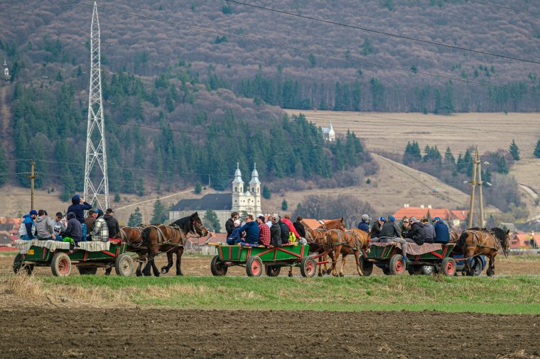 Bejárták Felcsíkot a bajnoki serlegek
