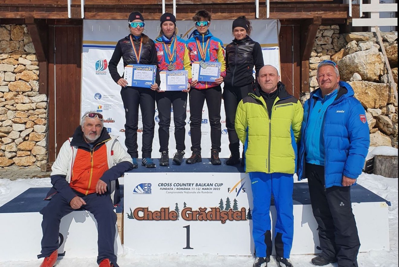A sprintverseny dobogósai. Elől Márton Simon, Balázs Zsolt és Péter Árpád edzők •  Fotó: Csíkszeredai ISK